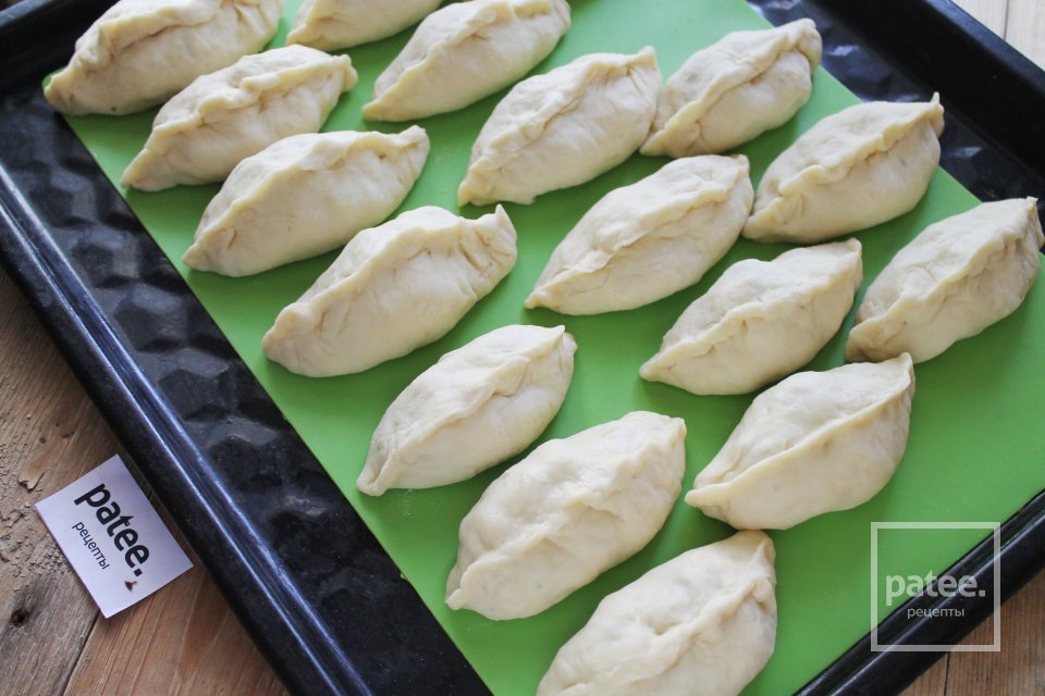 Пирожки с грибами и куриным фаршем в духовке - Шаг 19