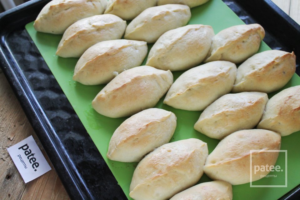 Пирожки с грибами и куриным фаршем в духовке - Шаг 21