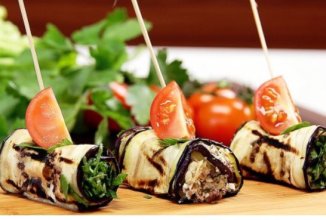 Рулетики из баклажанов с сыром и чесноком
