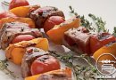 Шашлык из свинины с абрикосами и помидорами