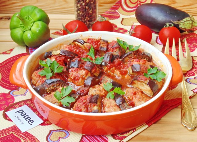 Баклажаны по-турецки в томатном соусе