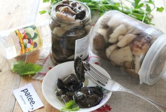 Маринованные грибы ассорти