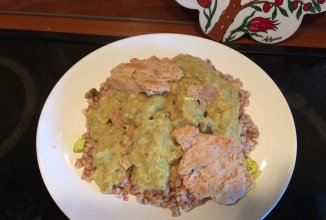 Соевый шницель с грибным соусом и гречкой