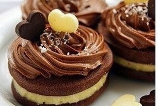 Шоколадное печенье с кокосовым кремом