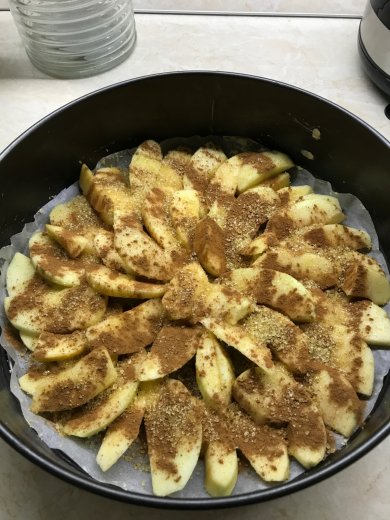 Яблочный пирог с корицей с сырным кремом. Очень вкусно - Шаг 2