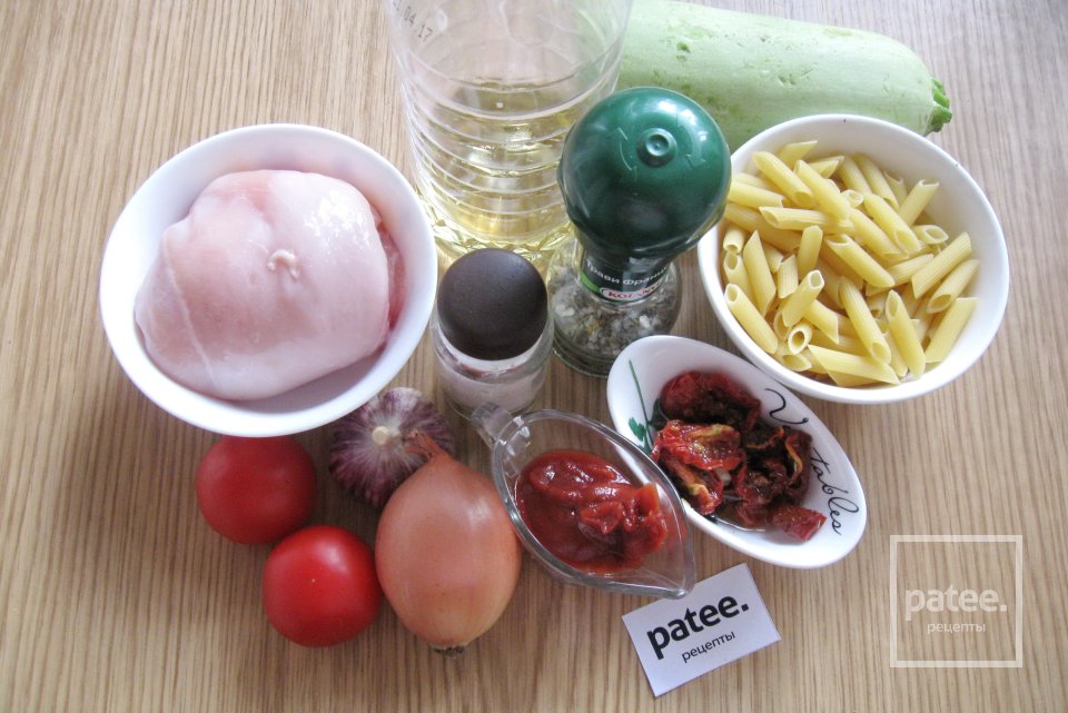 Паста с курицей и вялеными помидорами - Шаг 1