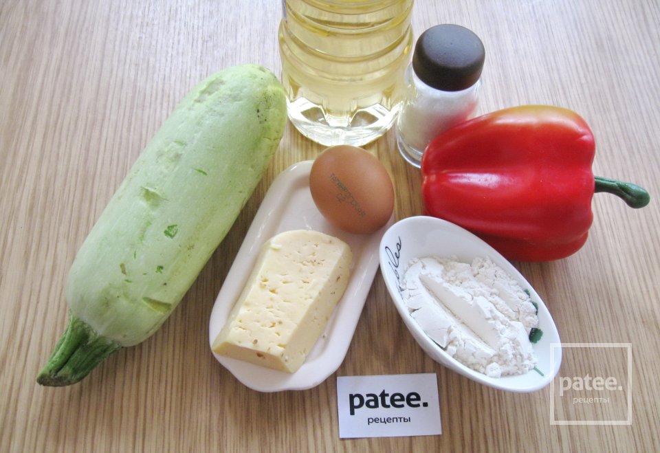 Оладьи кабачковые с сыром и болгарским перцем - Шаг 1