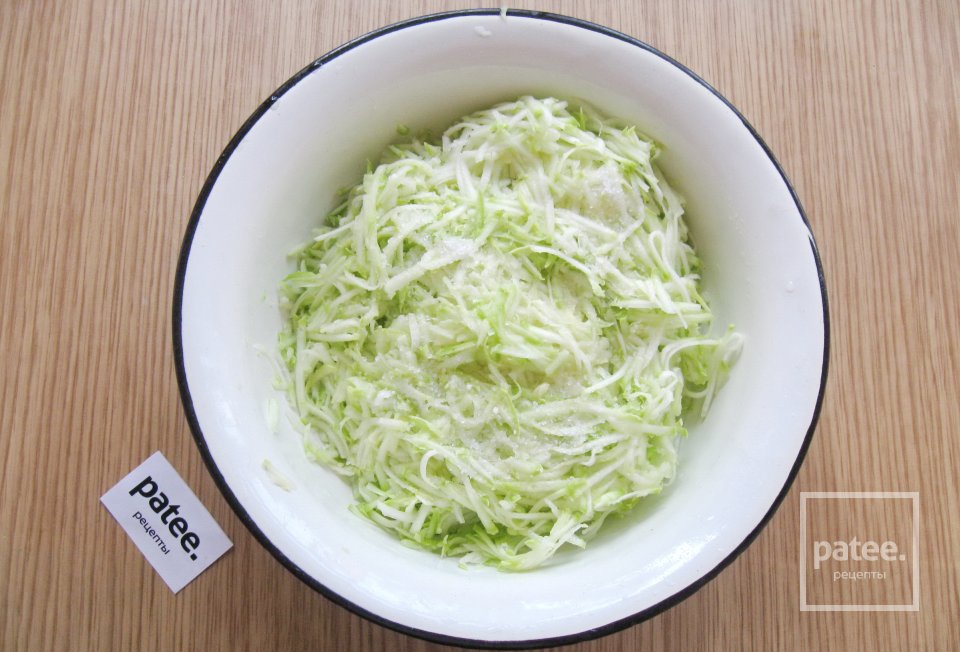 Оладьи кабачковые с сыром и болгарским перцем - Шаг 3