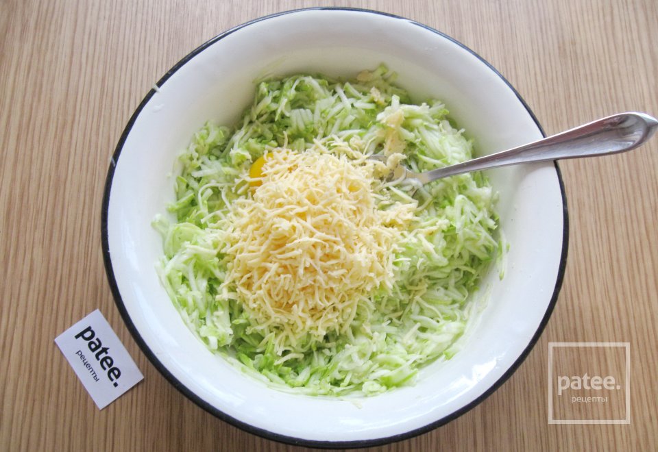 Оладьи кабачковые с сыром и болгарским перцем - Шаг 5