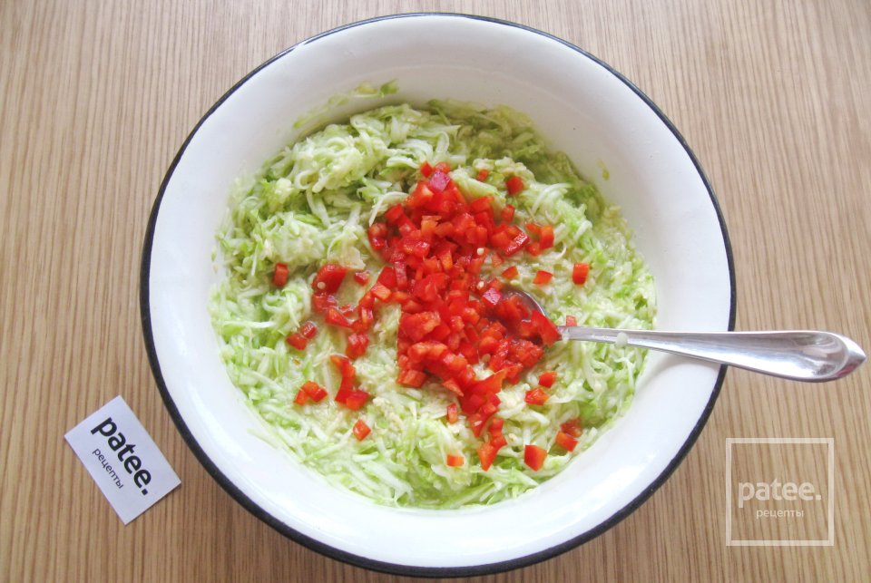 Оладьи кабачковые с сыром и болгарским перцем - Шаг 6