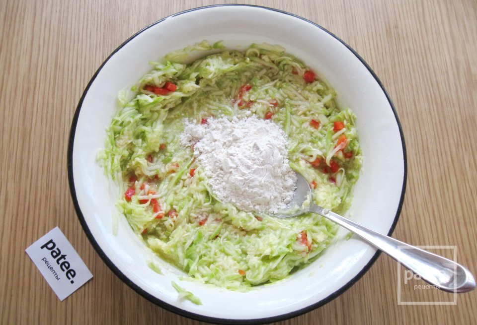 Оладьи кабачковые с сыром и болгарским перцем - Шаг 7