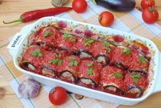 Баклажанные рулетики с мясом в духовке
