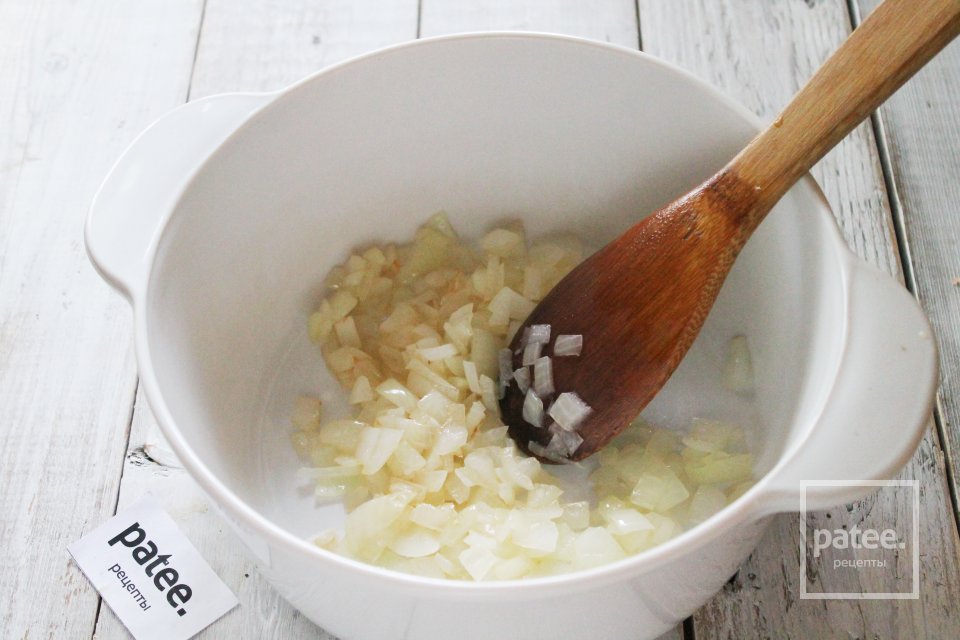 Куриные голени тушенные с луком и морковью - Шаг 3