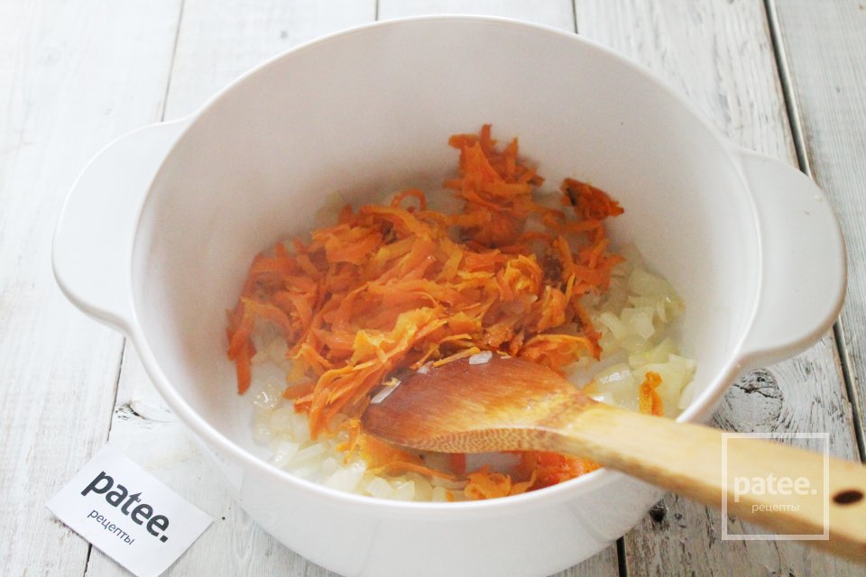 Куриные голени тушенные с луком и морковью - Шаг 5