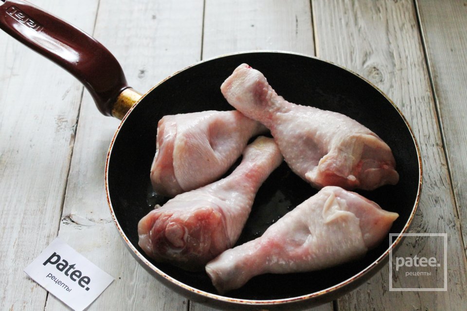 Куриные голени тушенные с луком и морковью - Шаг 6