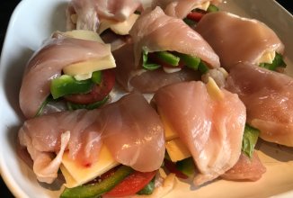 Конвертики из куриной грудки с базиликом