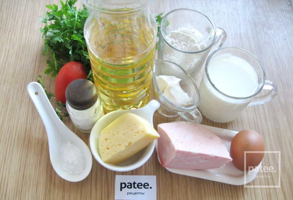 Закусочные оладьи с колбасой, сыром и помидором - Шаг 1