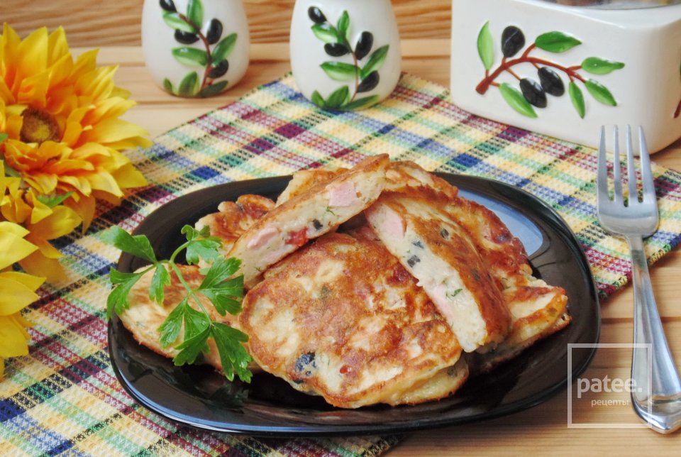 Закусочные оладьи с колбасой, сыром и помидором - Шаг 18