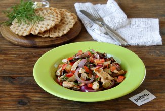 Куриное филе с баклажанами и помидорами