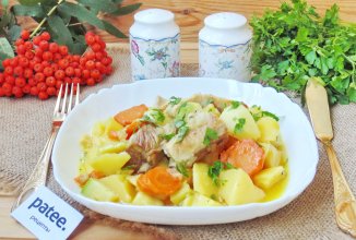 Свиные ребрышки с кабачками и картофелем