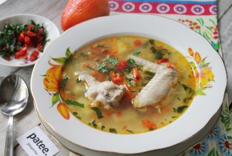 Суп с куриными крылышками и вермишелью