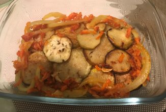 Овощной салат с баклажанами.