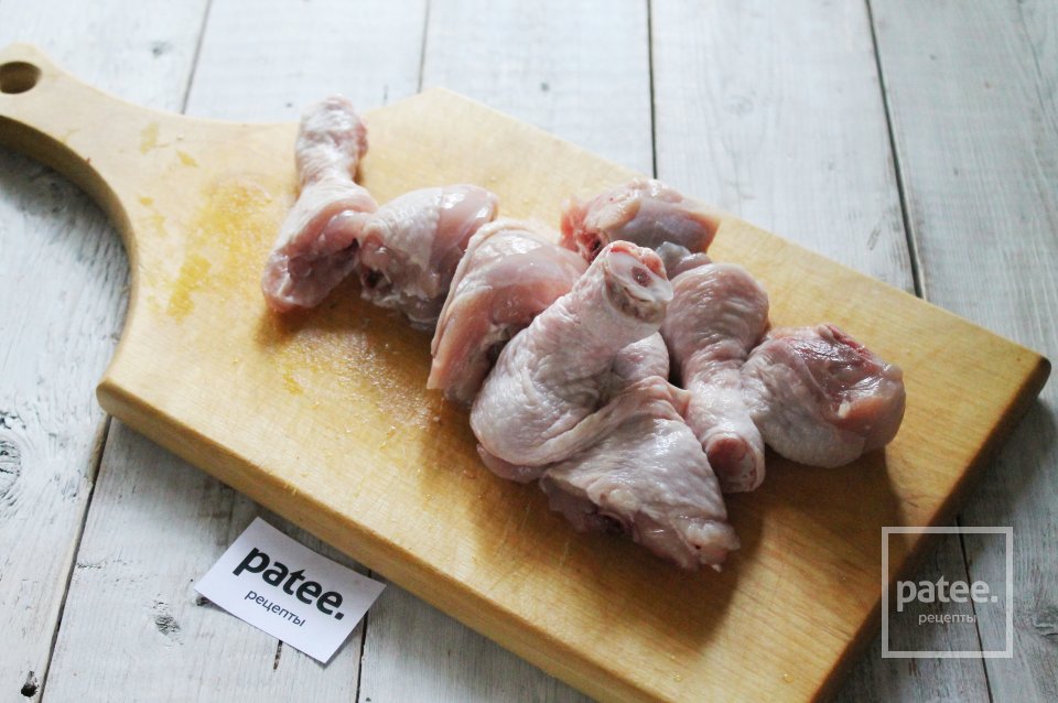 Курица тушенная с луком - Шаг 2