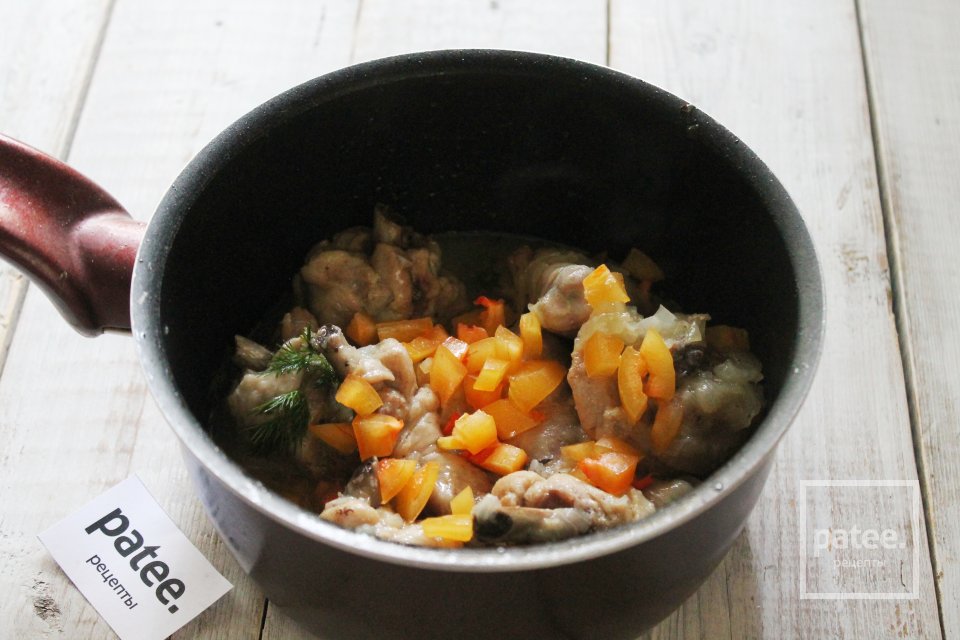 Курица тушенная с луком - Шаг 10