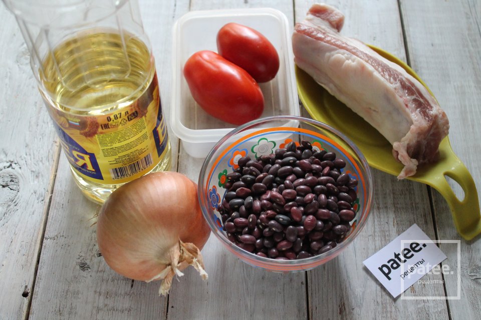 Фасоль тушенная с мясом и овощами - Шаг 1