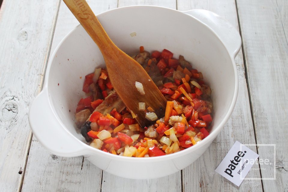 Фасоль тушенная с мясом и овощами - Шаг 12