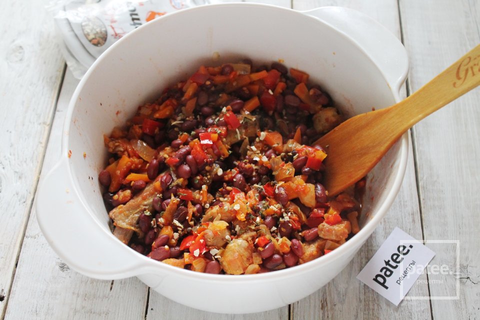 Фасоль тушенная с мясом и овощами - Шаг 16