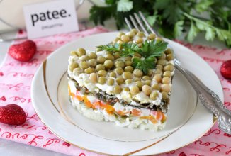 Салат с морской капустой, крабовыми палочками и зеленым горошком