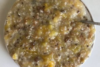 Овсяная каша с тыквой и изюмом