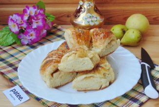 Слоеный пирог с яблоками и грушами