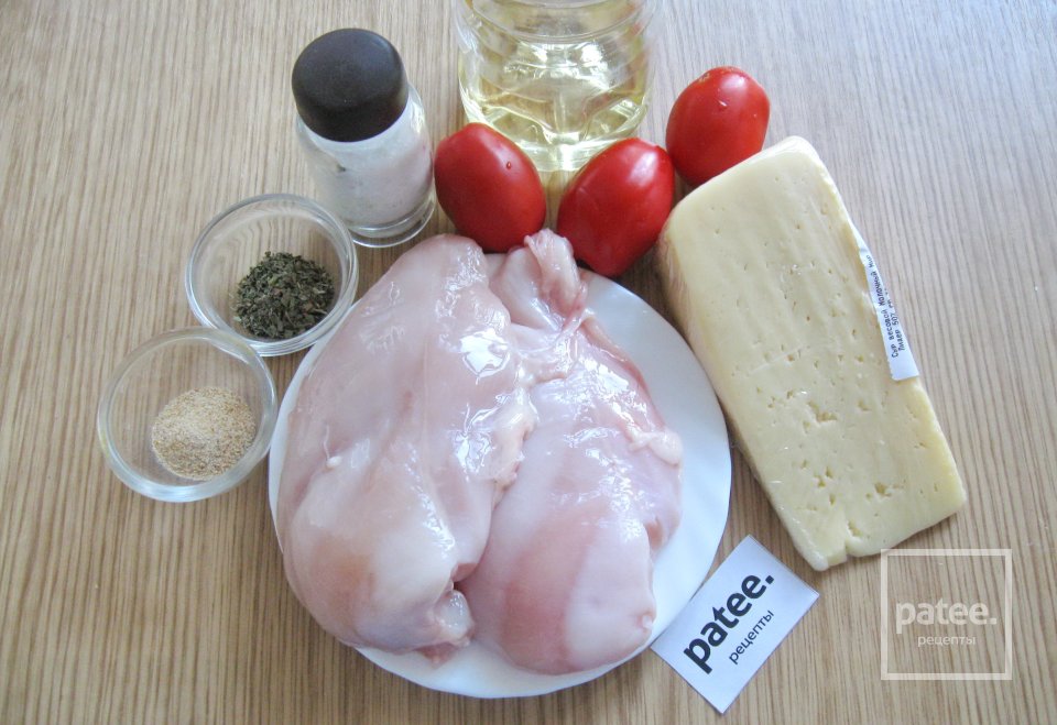 Сочная куриная грудка с помидорами и сыром - Шаг 1