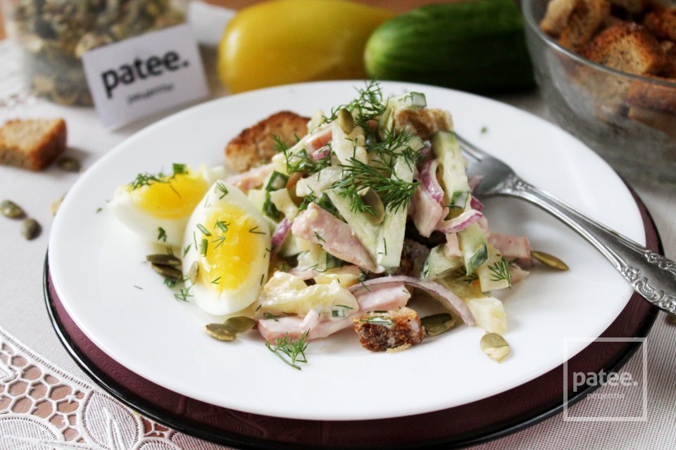 Салат "Осенний" с ветчиной и яйцом - Шаг 12