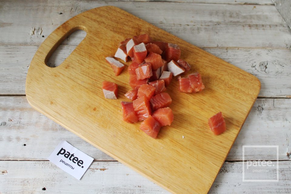 Паста с красной рыбой в сливочном соусе - Шаг 3