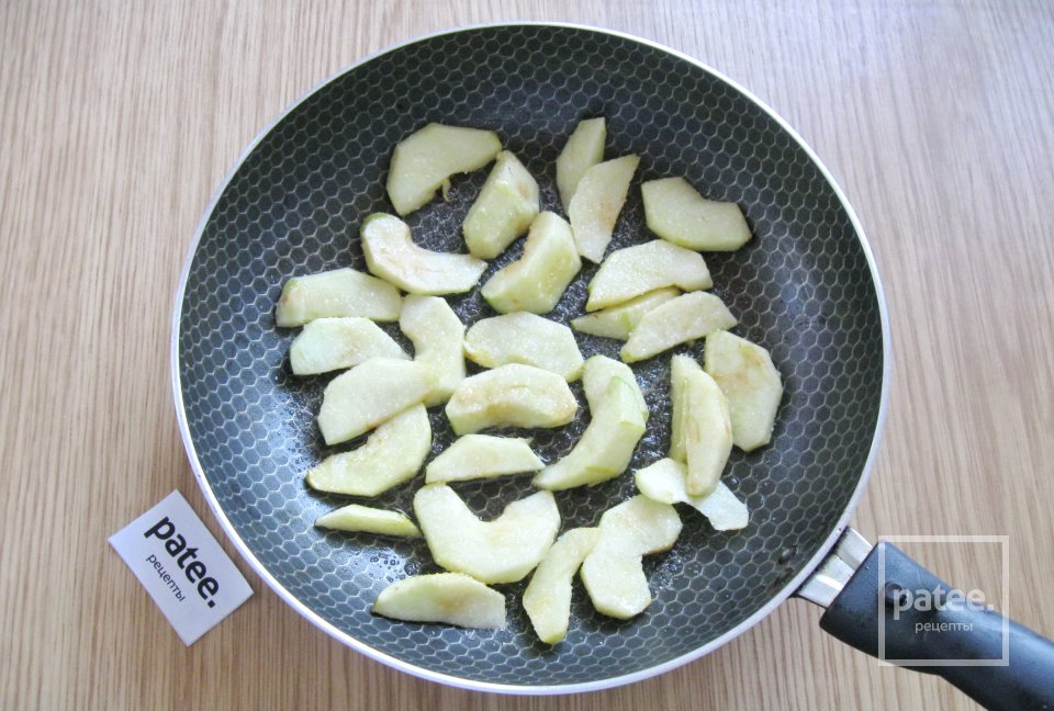 Творожная запеканка с яблоками - Шаг 4