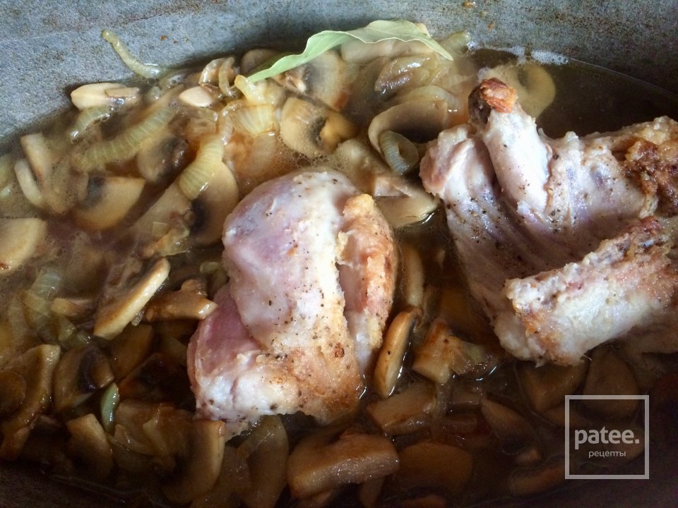 Кролик с шампиньонами, в смётано-чесночном соусе. - Шаг 3