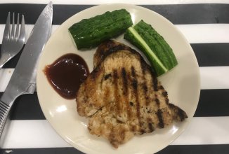 Стейки из свинины на сковороде