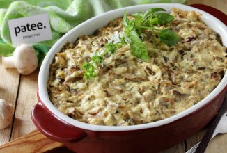 Картофель запеченный под сырно-грибным соусом