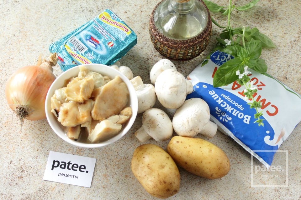 Картофель запеченный под сырно-грибным соусом - Шаг 1