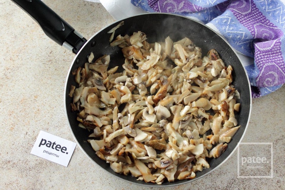 Картофель запеченный под сырно-грибным соусом - Шаг 3