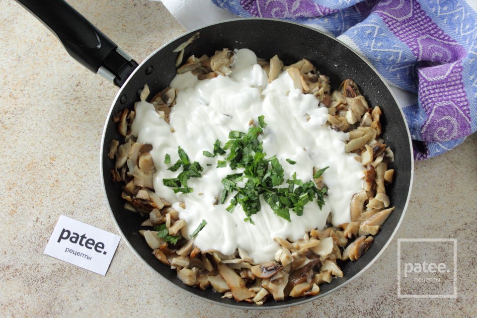 Картофель запеченный под сырно-грибным соусом - Шаг 5