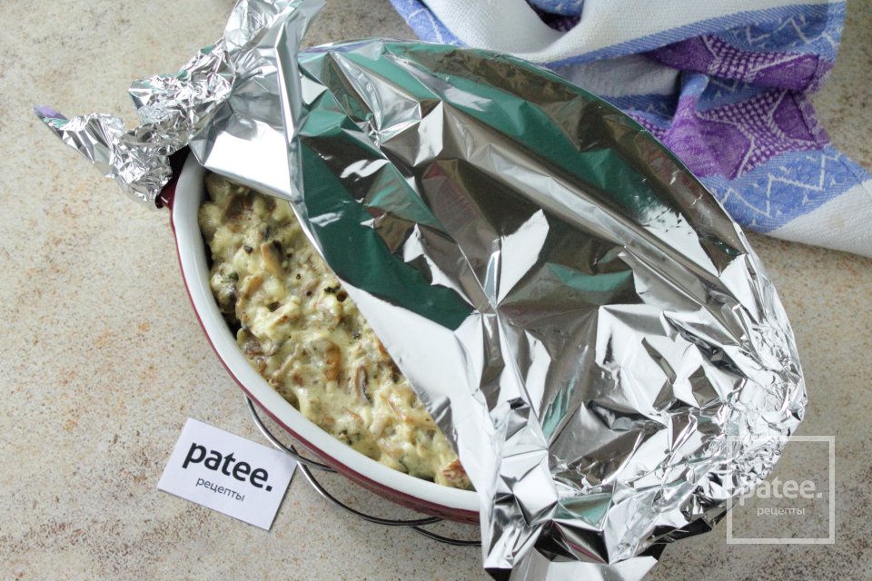 Картофель запеченный под сырно-грибным соусом - Шаг 13