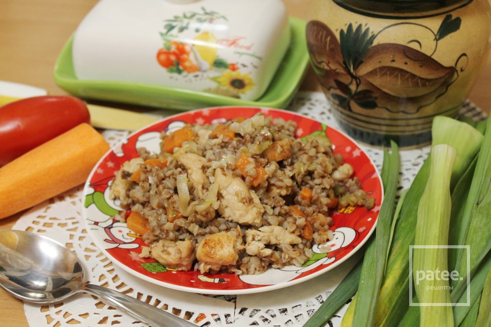 Гречневая каша с курицей в горшочке в духовке - Шаг 14