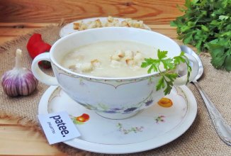 Картофельный суп-пюре с грибами и сухариками