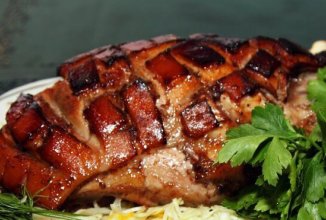 Свиной окорок  запечённый