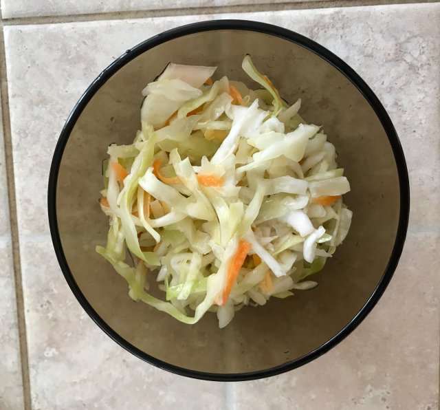 Салат из капусты с яблочным уксусом