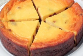 Воздушная творожная запеканка со сметаной